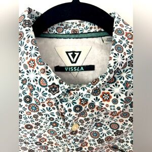 Men’s button down Vissla shirt size small floral